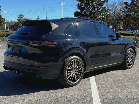 Used 2023 Porsche Cayenne Platinum Edition image 8