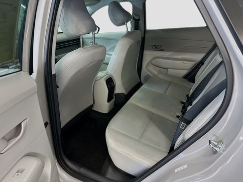 Used 2024 Hyundai Kona SEL AWD/4WD image 29