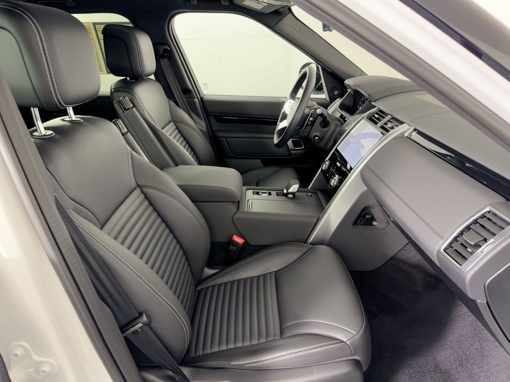 Used 2026 Land Rover Discovery S AWD/4WD image 30