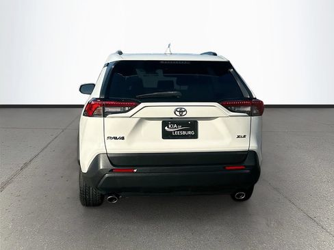 Used 2019 Toyota RAV4 XLE Premium FWD image 6