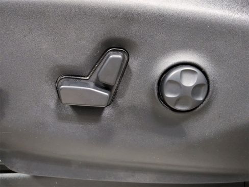 Certified 2017 Chrysler Pacifica Touring w/ Tire & Wheel Group image 17