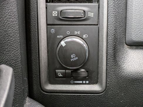 Used 2018 RAM 1500 Express image 25