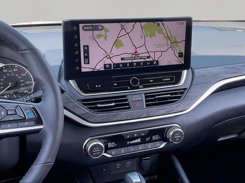 Used 2025 Nissan Altima 2.5 SL FWD image 9