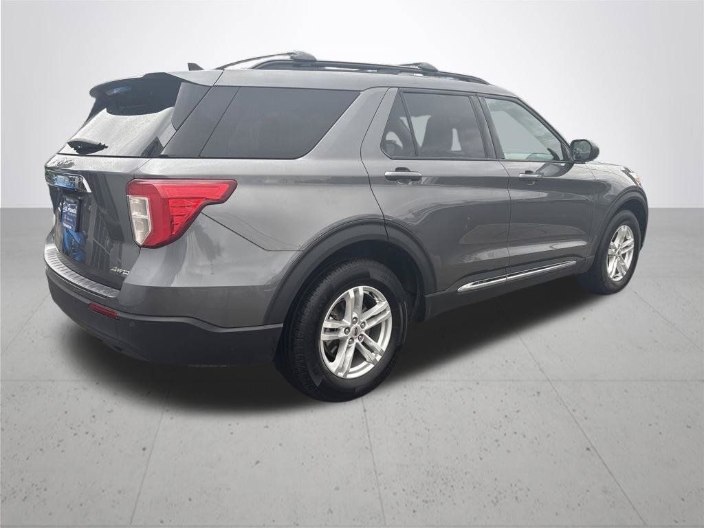 Used 2023 Ford Explorer XLT AWD/4WD image 6
