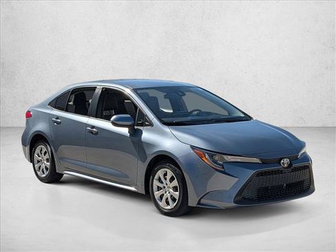 Used 2022 Toyota Corolla LE image 3