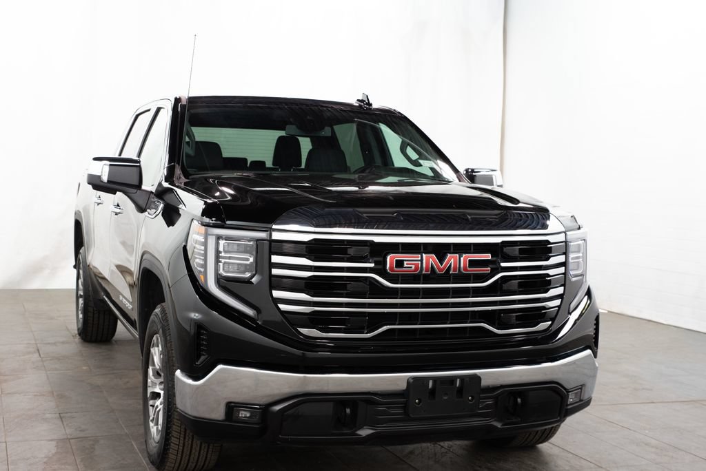 Used 2025 GMC Sierra 1500 SLT AWD/4WD image 1