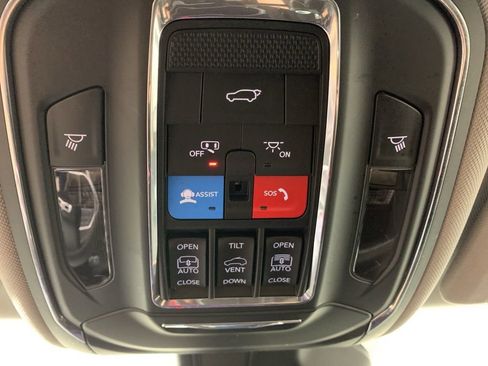 Used 2023 Jeep Grand Cherokee L Limited w/ Luxury Tech Group II AWD/4WD image 24