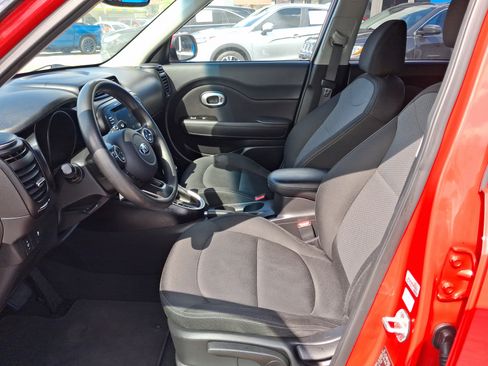 Used 2019 Kia Soul + FWD image 9
