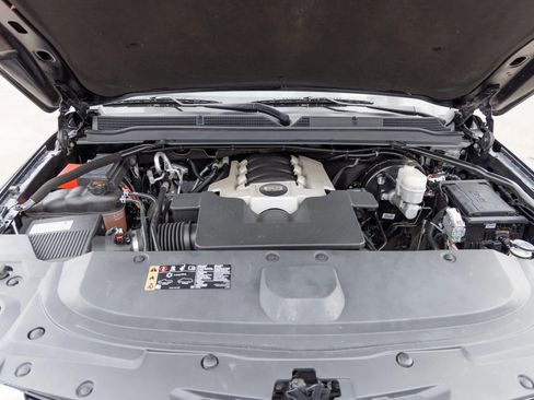 Used 2019 Cadillac Escalade Premium Luxury image 43