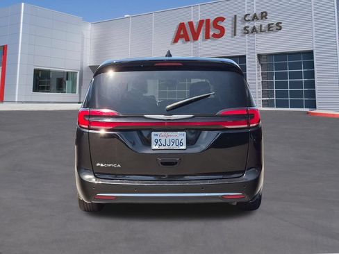 Used 2025 Chrysler Pacifica Select FWD image 7