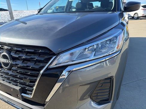 Used 2022 Nissan Kicks S image 13