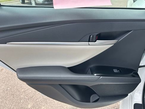 Used 2025 Toyota Camry XLE image 28