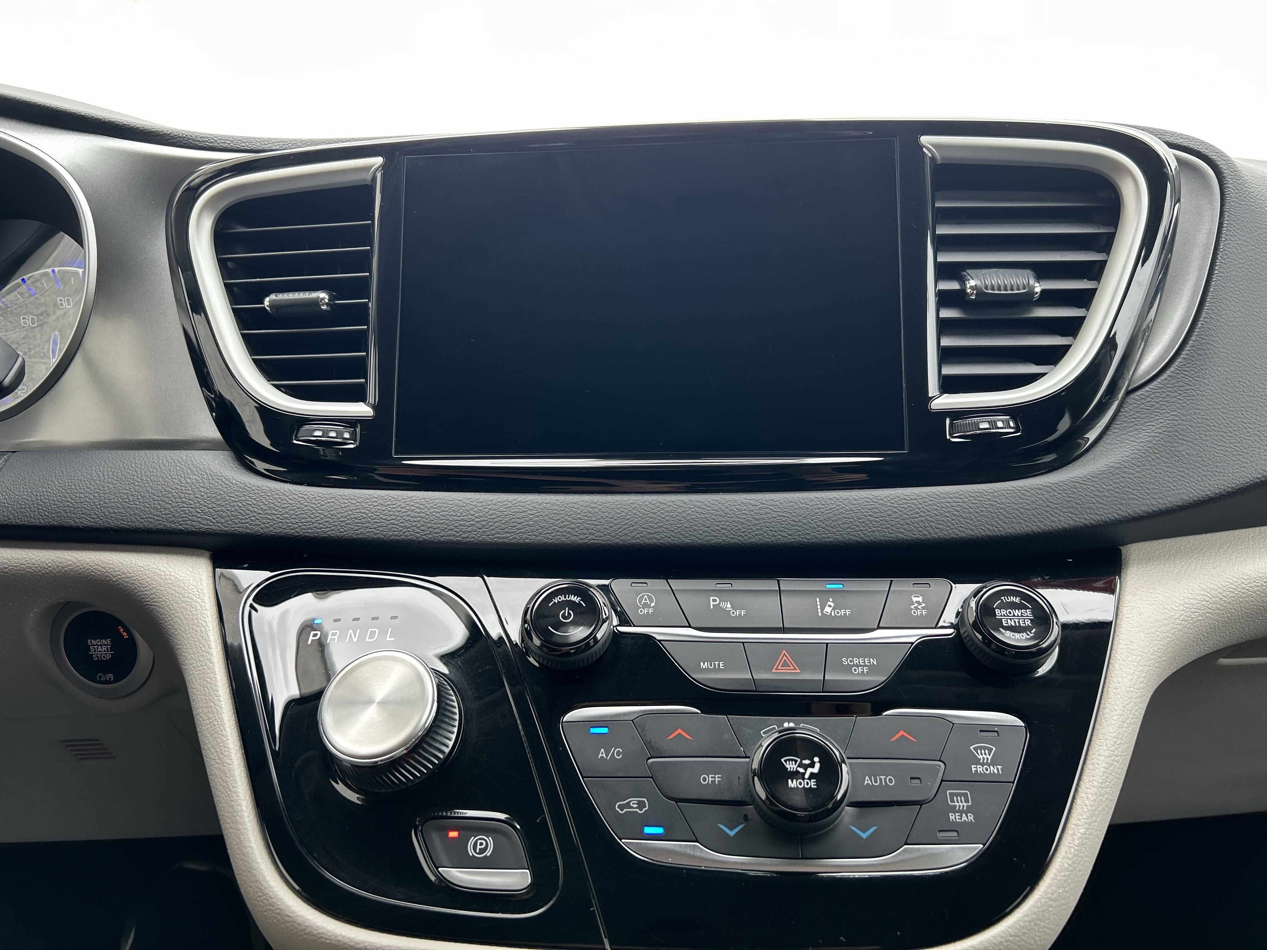 Used 2023 Chrysler Pacifica Touring-L FWD image 20