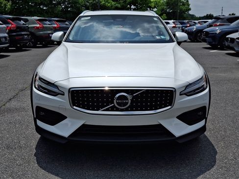 Used 2025 Volvo V60 B5 Cross Country Plus AWD/4WD image 2
