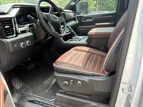 Used 2025 GMC Sierra 3500 Denali Ultimate AWD/4WD image 11