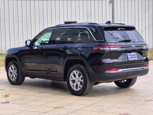 Used 2023 Jeep Grand Cherokee Limited AWD/4WD image 4