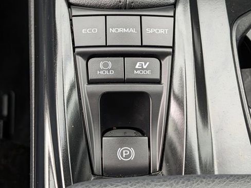 Used 2025 Toyota Camry SE w/ Convenience Package FWD image 16