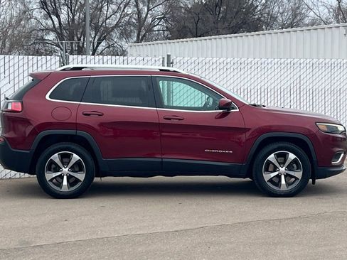 Used 2019 Jeep Cherokee Limited w/ Luxury Group AWD/4WD image 3