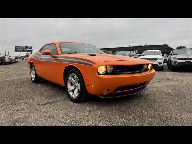 Used 2012 Dodge Challenger SXT RWD image 3