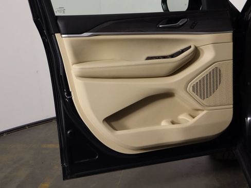 Used 2023 Jeep Grand Cherokee Limited AWD/4WD image 19