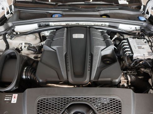 Used 2025 Porsche Macan S image 25