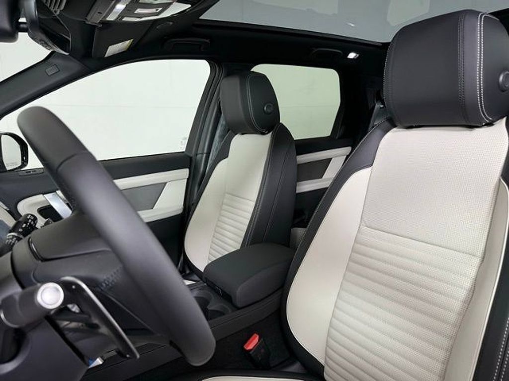 New 2026 Land Rover Discovery Sport Landmark AWD/4WD image 5