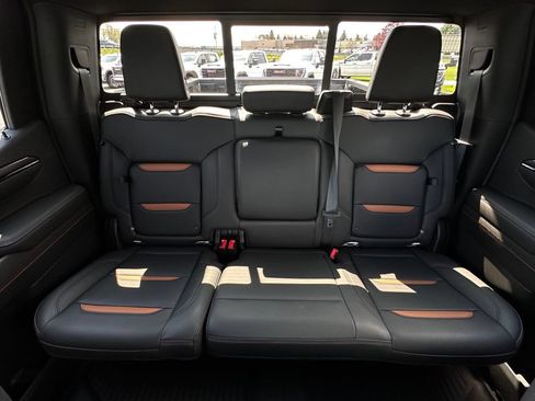 Used 2023 GMC Sierra 1500 AT4 w/ Technology Package AWD/4WD image 29
