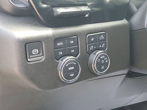 Used 2024 Chevrolet Silverado 1500 High Country w/ Technology Package AWD/4WD image 9