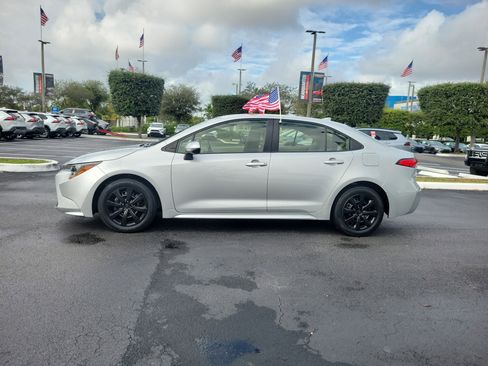 Used 2022 Toyota Corolla LE image 7