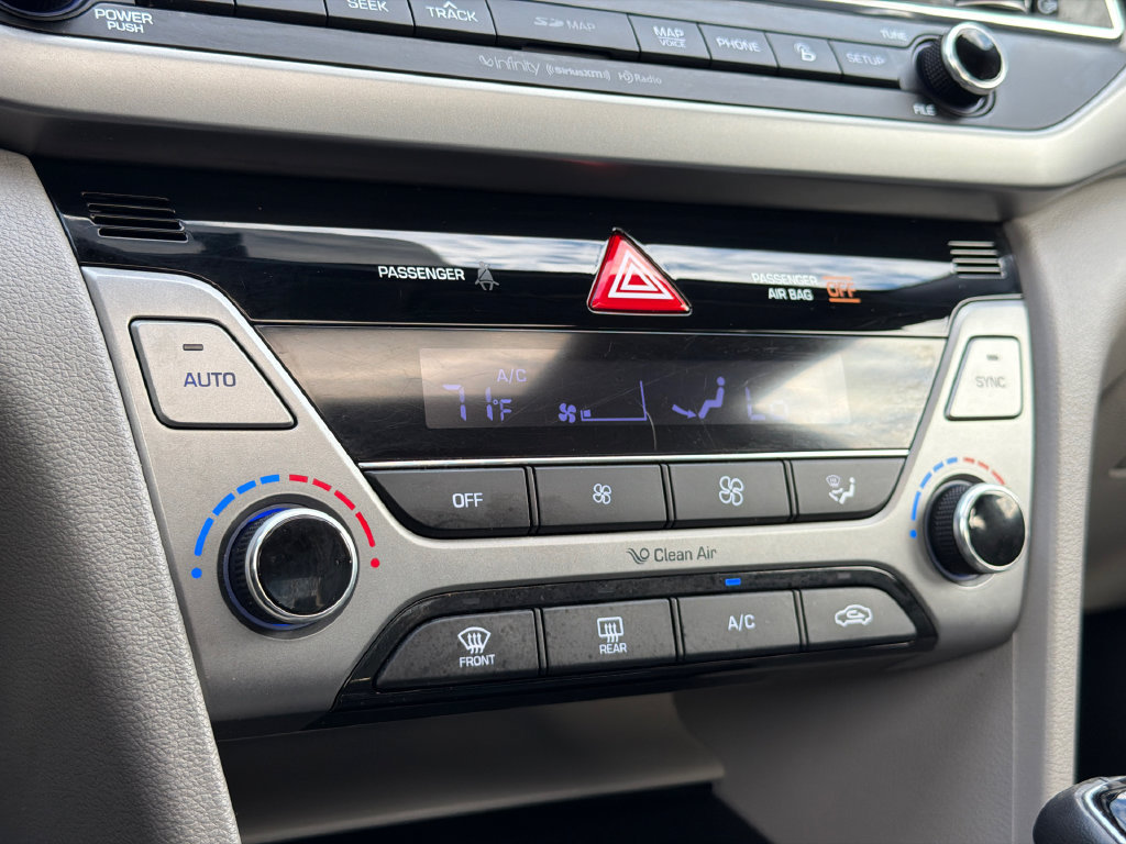Used 2017 Hyundai Elantra Limited w/ Limited Tech Package 04 FWD image 28