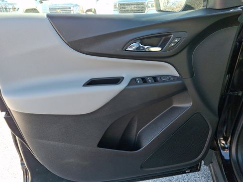 Used 2020 Chevrolet Equinox LS w/ LS Convenience Package image 12