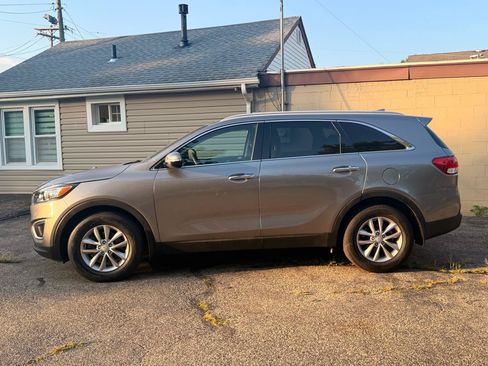 Used 2018 Kia Sorento FWD image 3