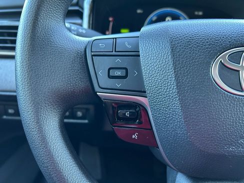 Used 2025 Toyota Camry LE image 19