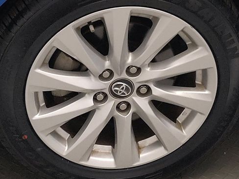 Used 2020 Toyota Camry LE FWD image 31