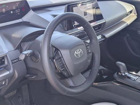 Used 2024 Toyota Prius XLE FWD image 10