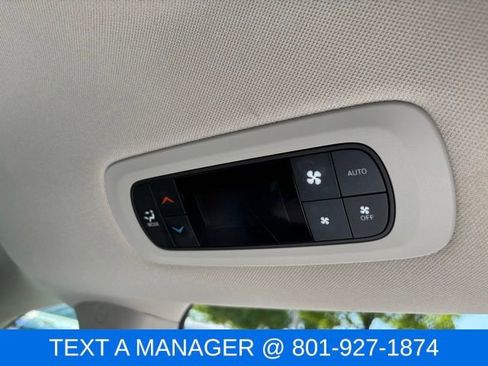 Used 2023 Chrysler Pacifica Touring-L FWD image 18
