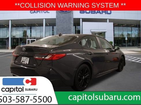 Used 2025 Toyota Camry SE image 3