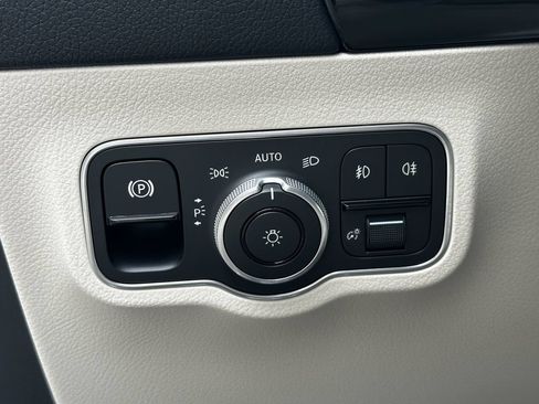 Certified 2025 Mercedes-Benz GLA 250 4MATIC image 34
