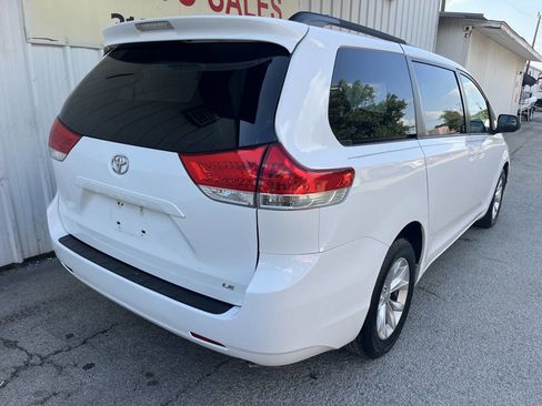 Used 2014 Toyota Sienna LE image 4