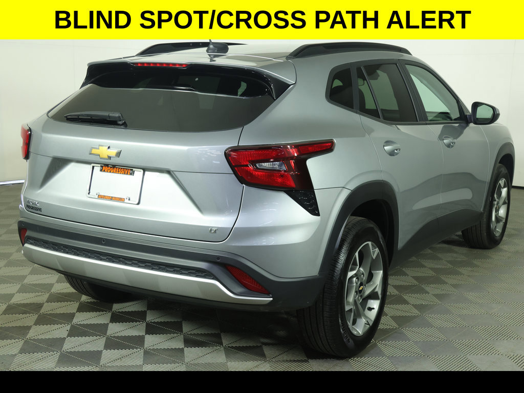 Used 2025 Chevrolet Trax LT w/ Driver Confidence Package FWD image 8