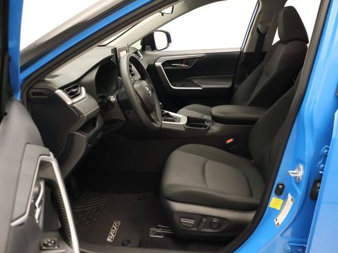 Used 2019 Toyota RAV4 XLE w/ Convenience Package FWD image 14