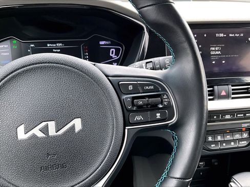 Used 2022 Kia Niro EX Premium image 25