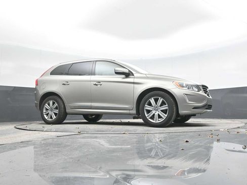 Used 2016 Volvo XC60 T6 w/ Proximity Package image 36