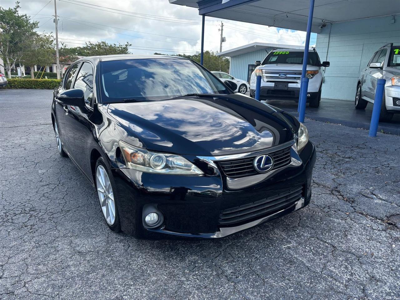 Used 2013 Lexus CT 200h w/ Premium Pkg w/Navigation FWD image 7