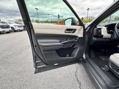 Used 2022 Nissan Pathfinder SV w/ SV Premium Package AWD/4WD image 24