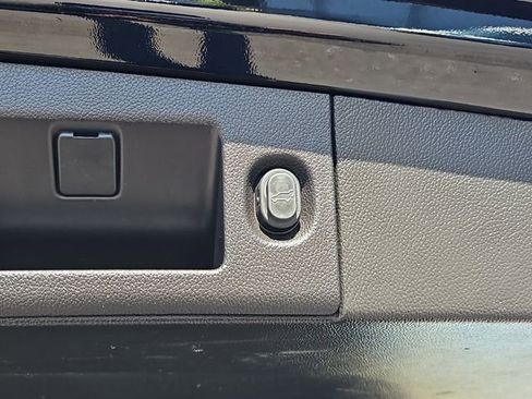 Used 2019 GMC Yukon XL Denali w/ Open Road Package image 7