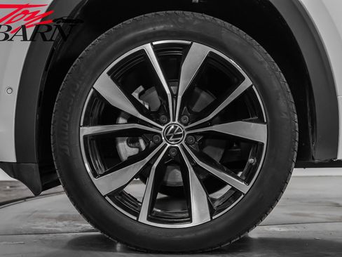 Used 2024 Volkswagen Atlas SEL Premium R-Line image 19