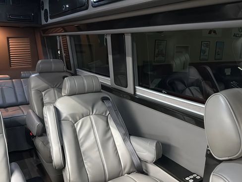 Used 2016 Mercedes-Benz Sprinter 2500 image 36