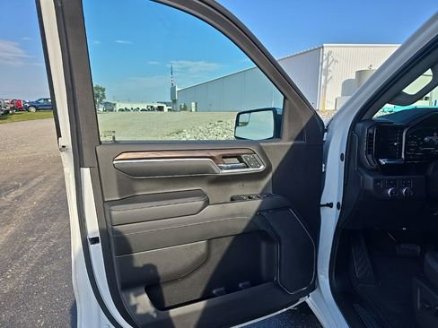 Used 2024 GMC Sierra 1500 SLT image 11