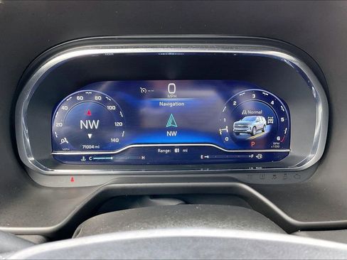 Used 2024 Chevrolet Suburban LT image 12